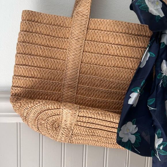 ☀️NEW Draper James Woven Shoulder Bag with Navy Yellow Bow NWT - Picture 3 of 8